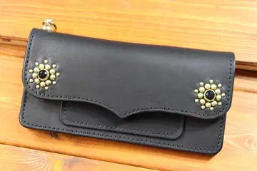 스터드 롱 지갑 블랙 가죽 블랙 실 도치기 가죽 사용