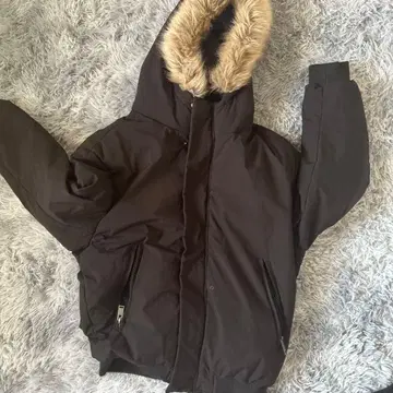 ZARA 블랙 다운 자켓 S 사이즈