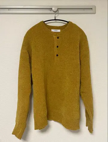 [ INHERIT ] 버튼 달린 헨리넥 니트