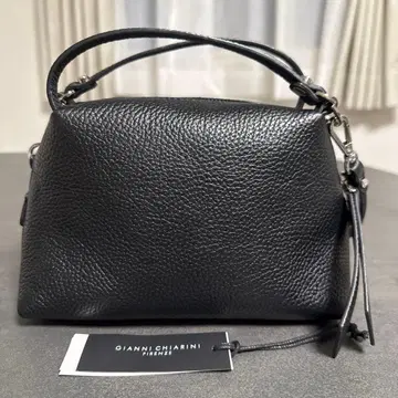 거의 새상품 잔니 키아리니 알리파 S 블랙 Nero 숄더백