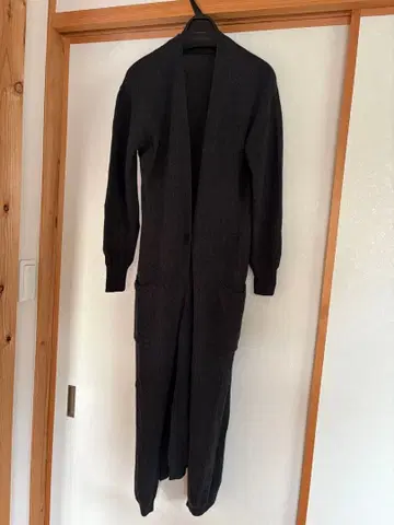 KURASHI & TRIPS 다크 그레이 롱 가디건