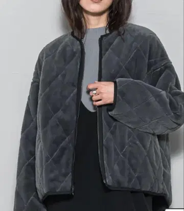 메이슨 그레이 퀼팅 x 인조 모피 리버서블 블루종