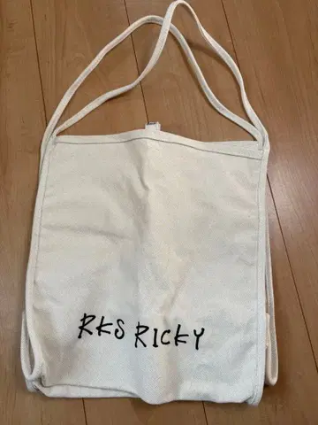 RKS RICKY 화이트 토트백