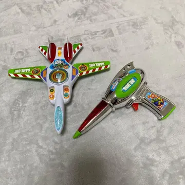 버즈 라이트이어 우주선 비행기