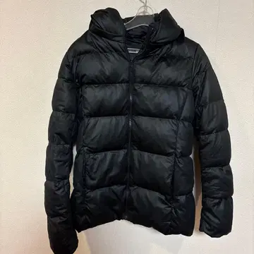 후드 부착 블랙 다운 자켓