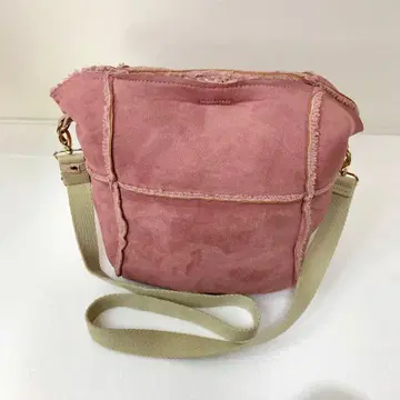 a.v.v 핑크 스웨이드 숄더백