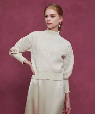 룰루윌비 롱 리브 커프스 스몰 풀오버 아이보리 알아바일