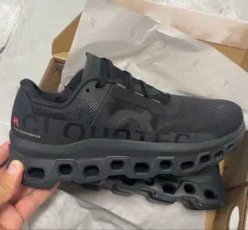 On Cloudmonster 클라우드몬스터 2 스니커즈 블랙