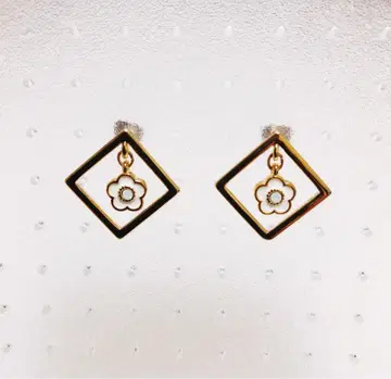 MARY QUANT 귀걸이