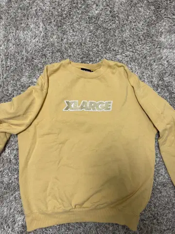 XLARGE (엑스라지) 스탠다드 로고 패치 크루넥 맨투맨