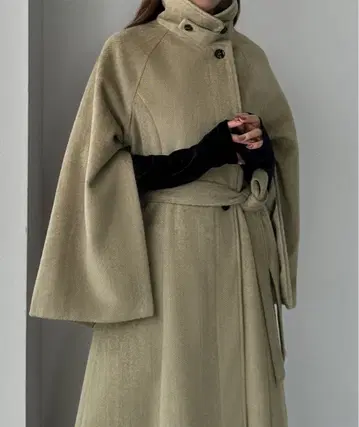 Louere 2way 슬릿 슬리브 하이넥 플레어 코트