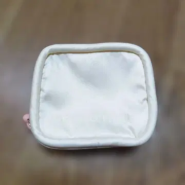 gelato pique 볼륨 로고 스퀘어 파우치