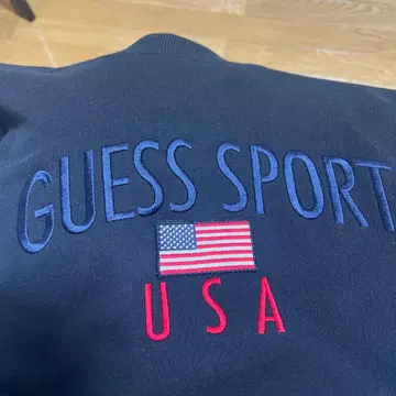 미국 게스의 트레이닝복입니다