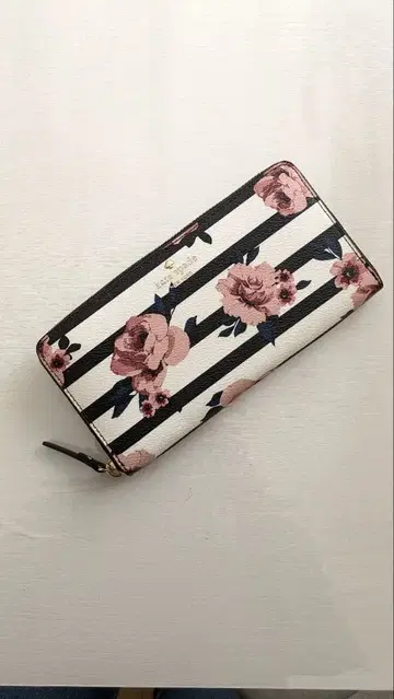 Kate Spade 스트라이프 꽃무늬 장지갑