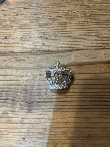 크라운 디자인 브로치