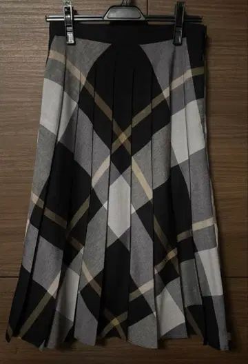 마가렛호웰 플리츠 스커트