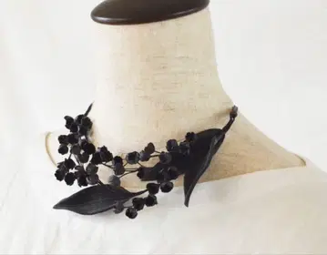 먹물 염색 꽃 블랙스 은방울꽃 목걸이