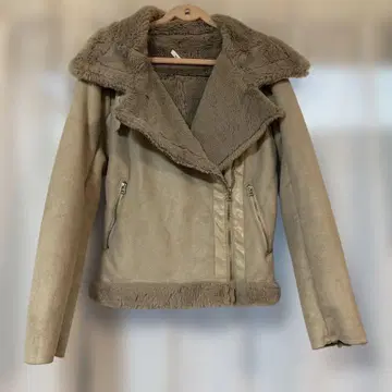 페이크 무스탕 코트 리젝시