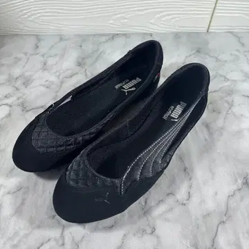 새상품급 Puma 블랙 플랫슈즈 23.5cm