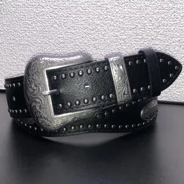 웨스턴 벨트 블랙 스터드 장식 전체 길이 104cm 폭 3.8cm