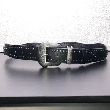 웨스턴 벨트 블랙 스터드 장식 전체 길이 104cm 폭 3.8cm
