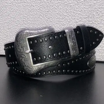 웨스턴 벨트 블랙 스터드 장식 전체 길이 104cm 폭 3.8cm
