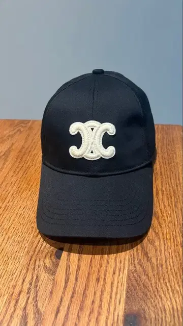 블랙 자수 로고 야구 모자