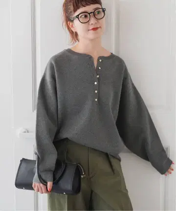 Spick & Span 메탈 버튼 헨리넥 니트