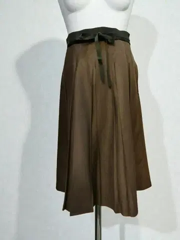 투 비 시크 브라운 인조 가죽 스커트