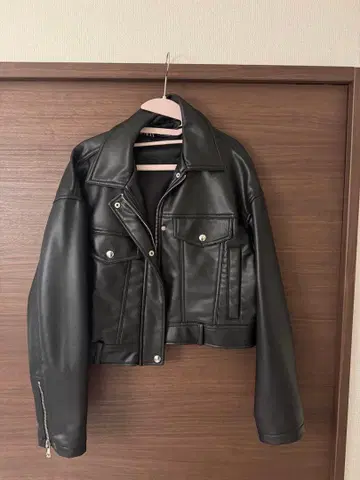 ZARA 블랙 가죽 자켓 XS