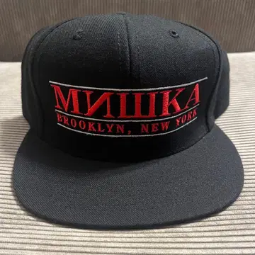 MISHKA 스냅백 캡 블랙/빨간색