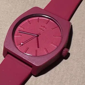 새상품급 adidas 아날로그 손목시계 레드 러버 밴드