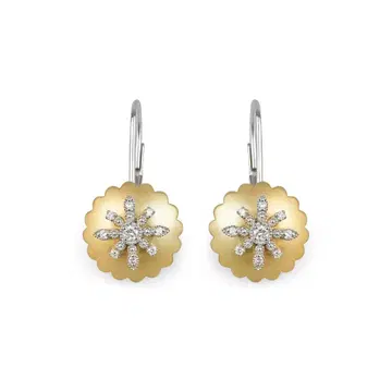 스캘럽 플라워 귀걸이 E131H25922-W (4주 발송)