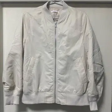 유니클로 UNIQLO 화이트 MA-1 자켓 여성용 S 사이즈