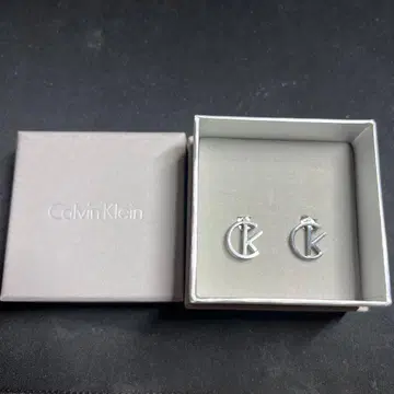 캘빈클라인 귀걸이 소독 완료 Calvin Klein