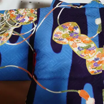 파란색 꽃무늬 기모노 (얇게 솜 들어감)