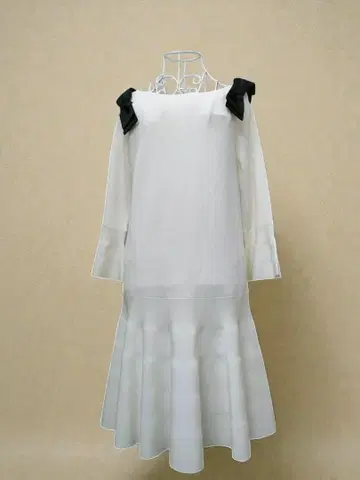 투 비 시크 화이트 튜닉 원피스 니트 리본