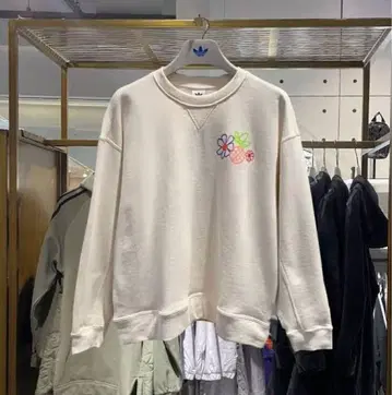 adidas 꽃무늬 자수 트레이닝복 M 사이즈