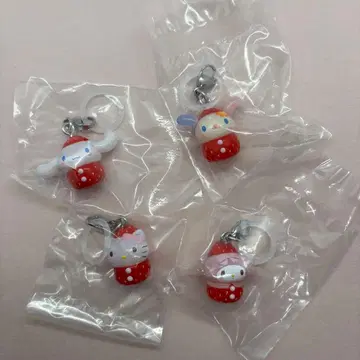 산리오 딸기 메지루시 액세서리 4개 세트