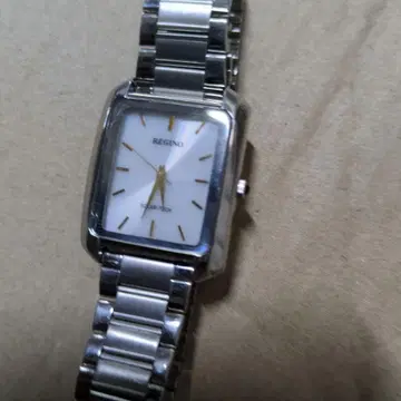 작동품. REGINO 아날로그 손목시계 솔라 스퀘어