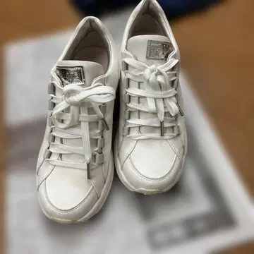 통굽 화이트 스니커즈