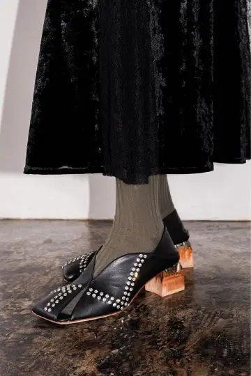 ERIN LEATHER PUMPS ( Clear Studs Black )