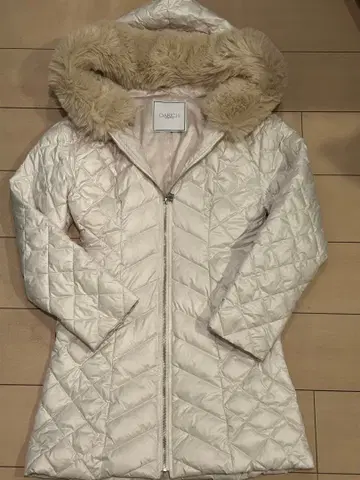 다리치 퍼 포함 레이디 다운 자켓 (아이보리) S