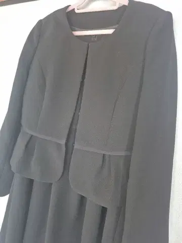 블랙 원피스 수트 (페플럼 디자인)