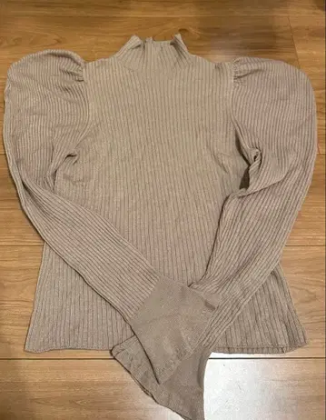 Her lip to Volume Sleeve Rib Knit Top M