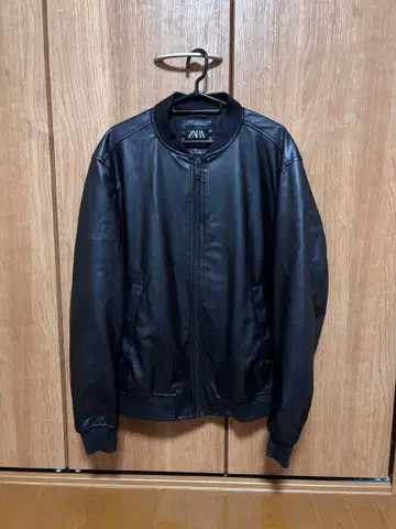 [새상품급 겨울에 핏타!] ZARA 블랙 가죽 자켓 L 사이즈