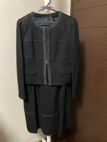 [ 새상품 ] TO BE CHIC 네이비 자켓 & 드레스 & 스커트 셋업