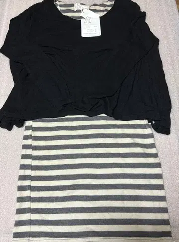 블랙 얇은 소재 도킹 원피스