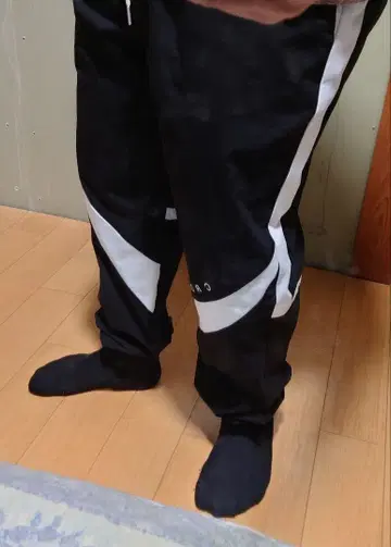 크로노스 블랙/화이트 팬츠 사이드 스트라이프