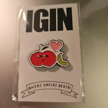 BTS 진 IGIN 팝업 크리스마스 캡슐 토이 핀 배지